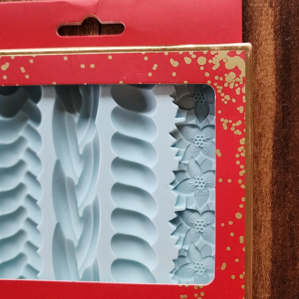 Holiday Pie Crust Mold